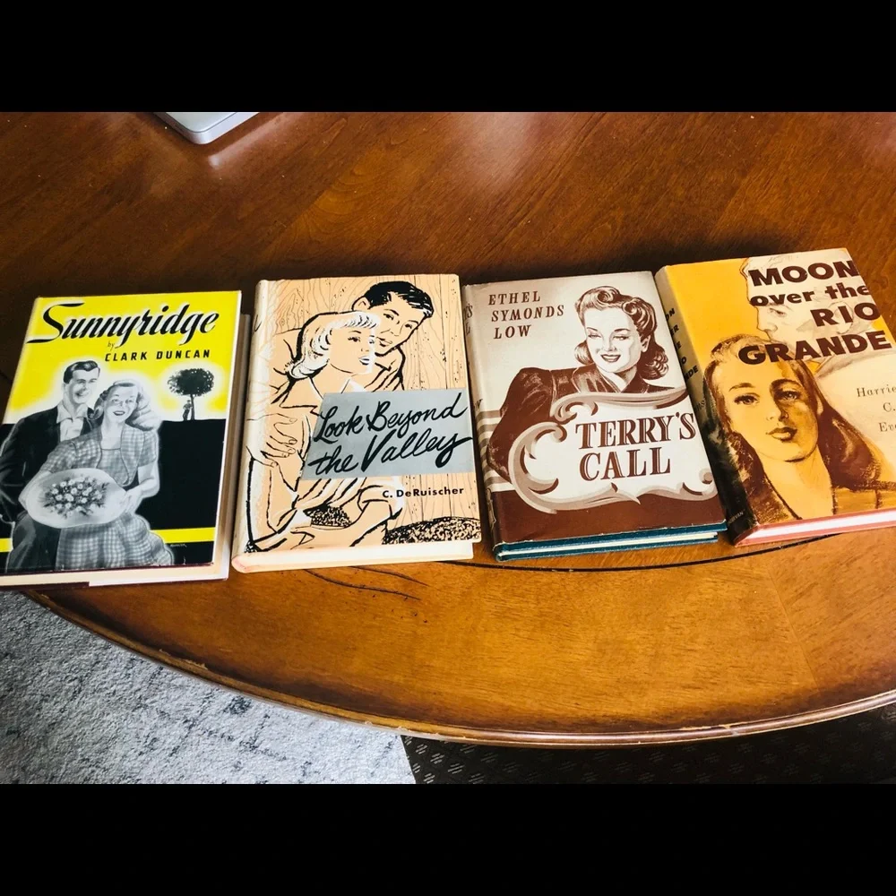 Set of 4 vintage books - Picture 2 of 3